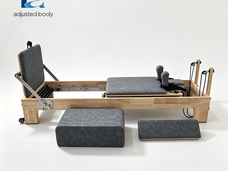 Oak Reformer with Swivel Carriage — A046