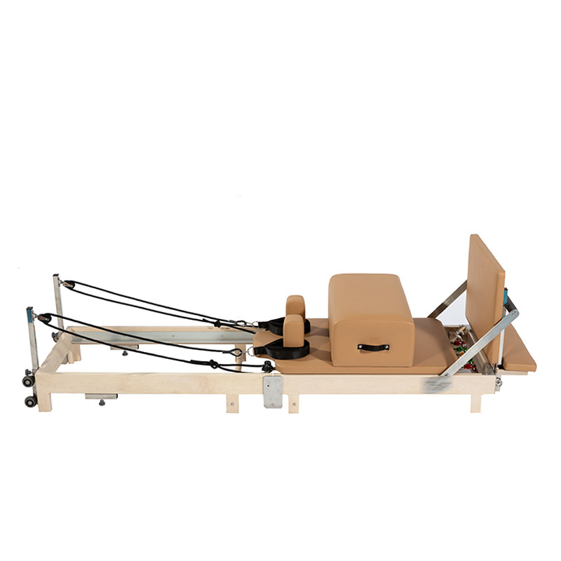 Maple Foldable Reformer — Wooden Feet — 白底